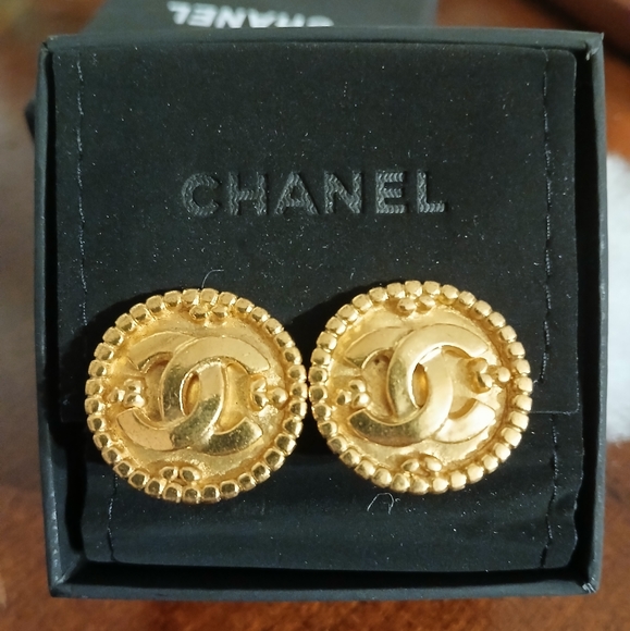 CHANEL Jewelry - Authentic CHANEL CC Logos Button Motif Earrings Gold-Tone Clip-On 95A